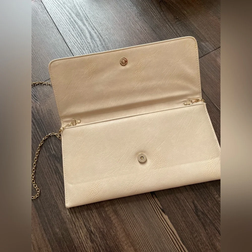 😀‎ Free w/ Purchase Miztique Cream Faux Patent Leather Clutch